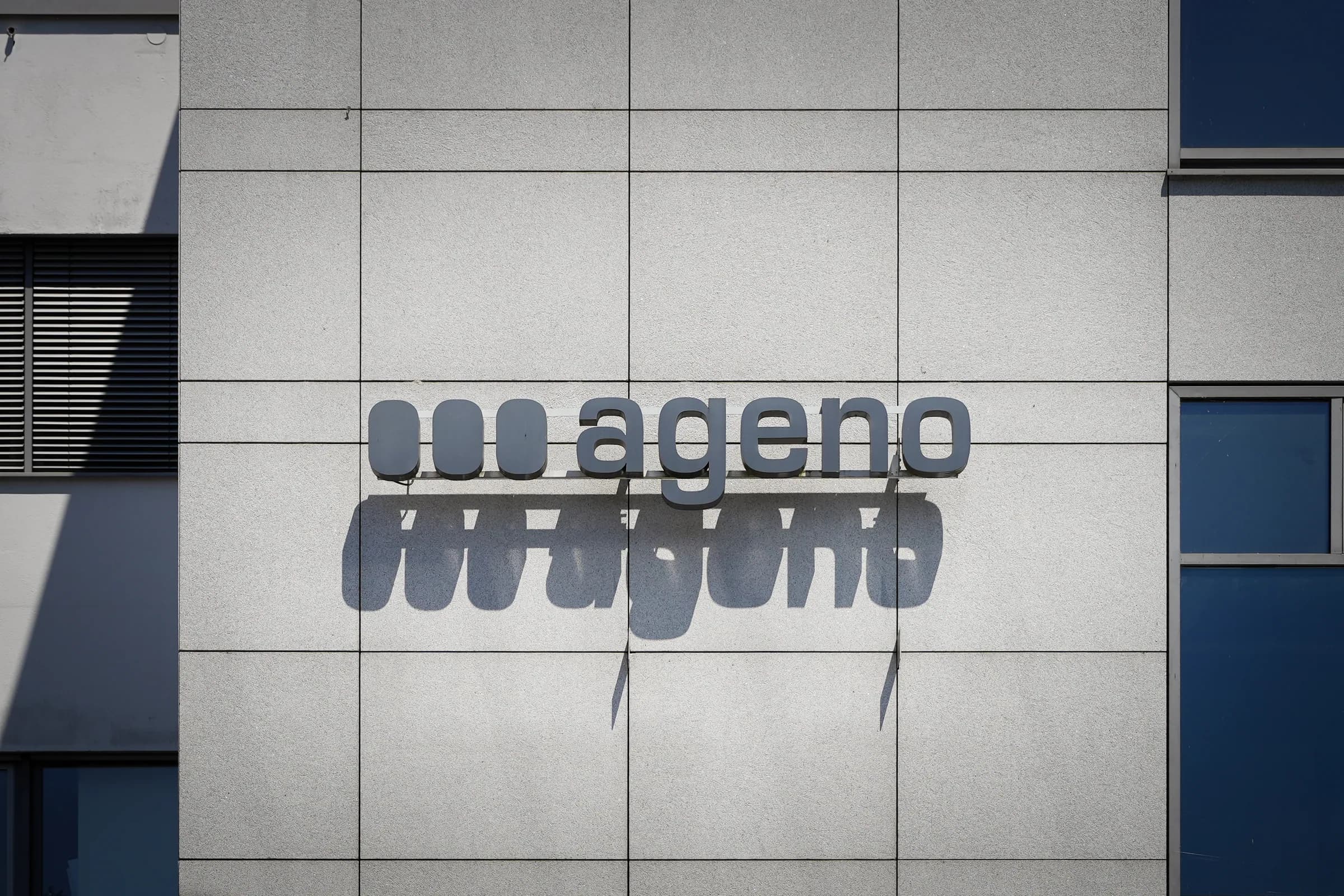 Außenschild mit dem Logo der Kanzlei ageno