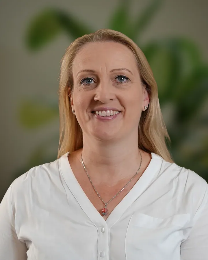 Yvonne, Lohnbuchhaltung